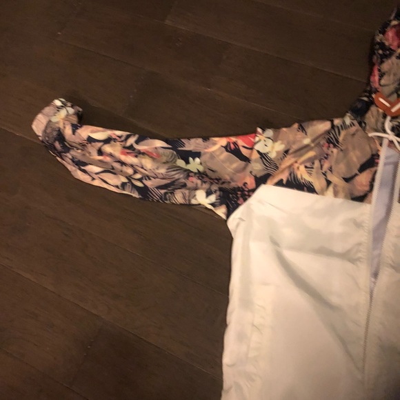 Stylish windbreaker jacket - Picture 3 of 3